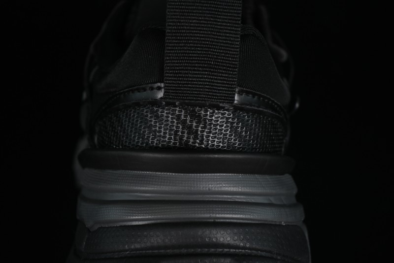 Nike V2K Runtekk 3XL Retro Low-Top Running Shoes with Shock Absorption and Anti-Slip Design - FD0736-001