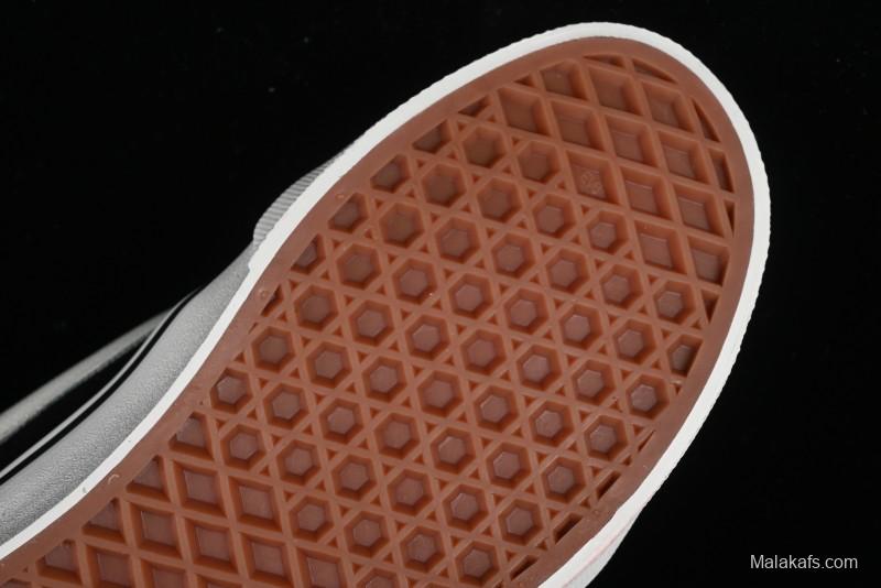 Vans Classics Knu Skool Retro Skate Shoes with Thickened Tongue and Oversized Toe - VN0009QCBLK