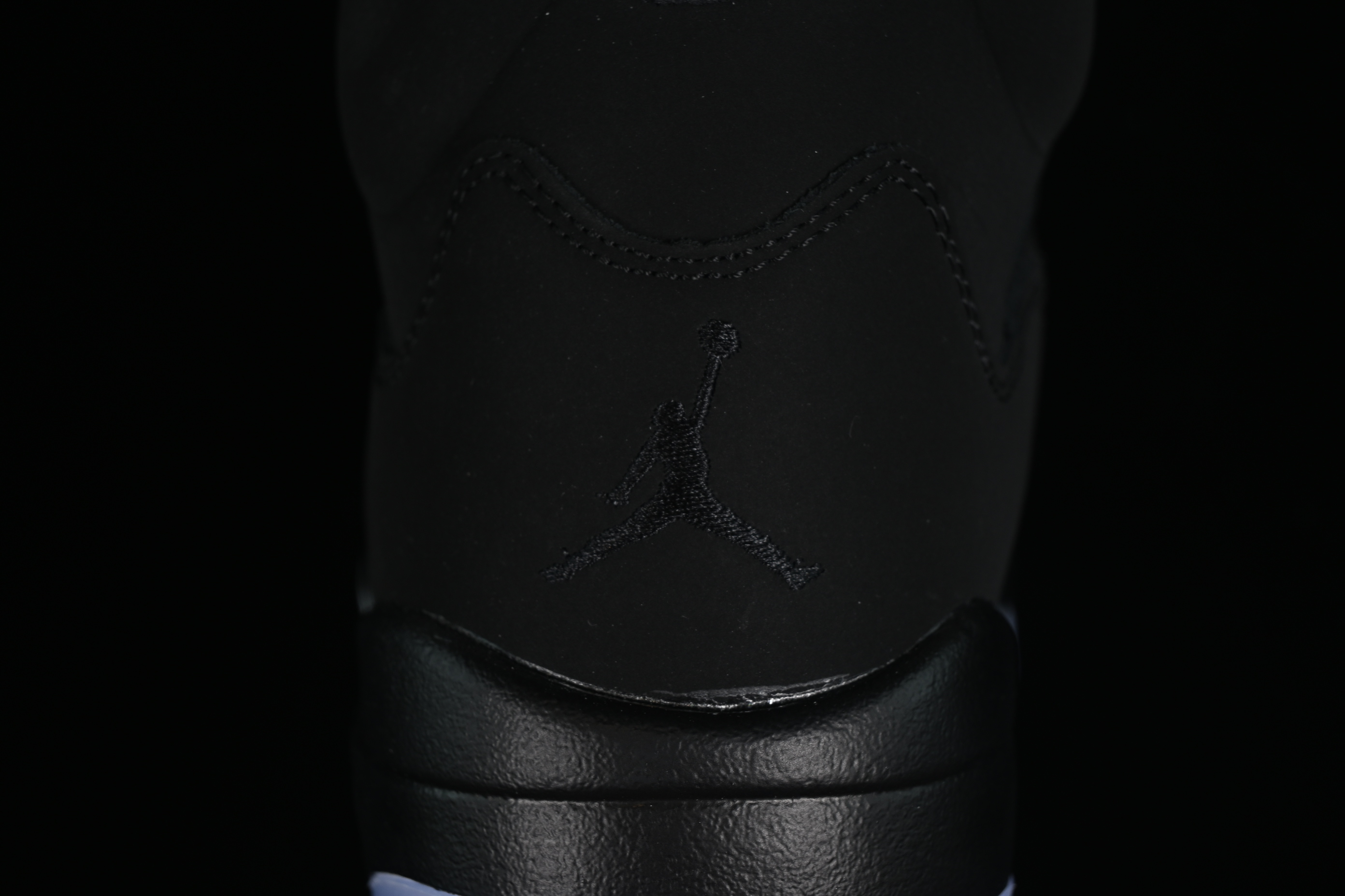 Nike Air Jordan 6 Retro Basketball Shoes with Black Leather and Suede Upper - FZ2239-001