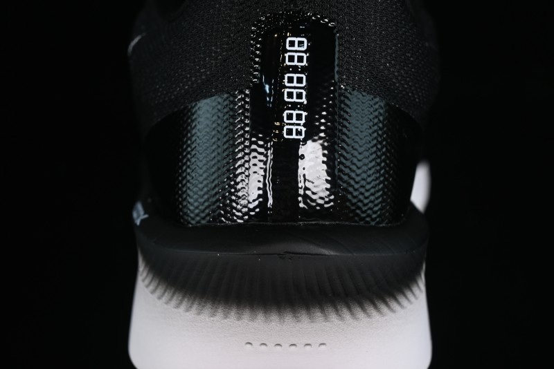 Nike Zoom Fly 6 Running Shoes with Flyknit Material and Carbon Fiber Plate for Superior Elasticity - FN8454-001