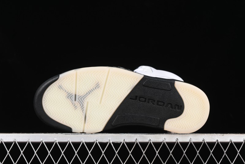 Nike Air Jordan 5 Retro Basketball Shoes in White/Silver/Black - DD0587-110