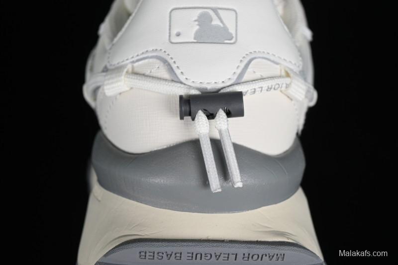 New York Yankees Chunky Runner Basic Lace-Up Lightweight Casual Sneakers - 3ASHCRR3N43WHS