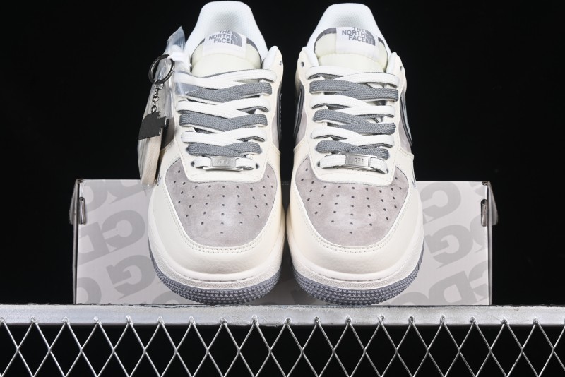 Nike Air Force 1 '07 Low The North Face x CDG Retro Casual Sneakers with Full-Length Air Cushion - DM6688-049