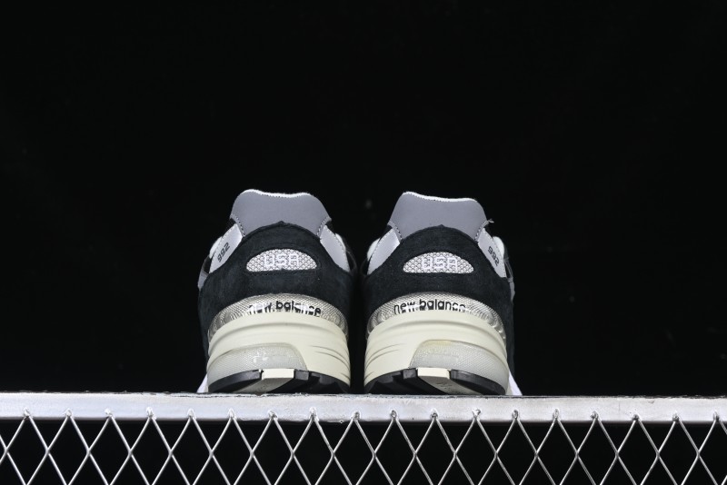New Balance Made In USA 992 Classic Retro Running Sneakers with Superior Comfort - M992BK