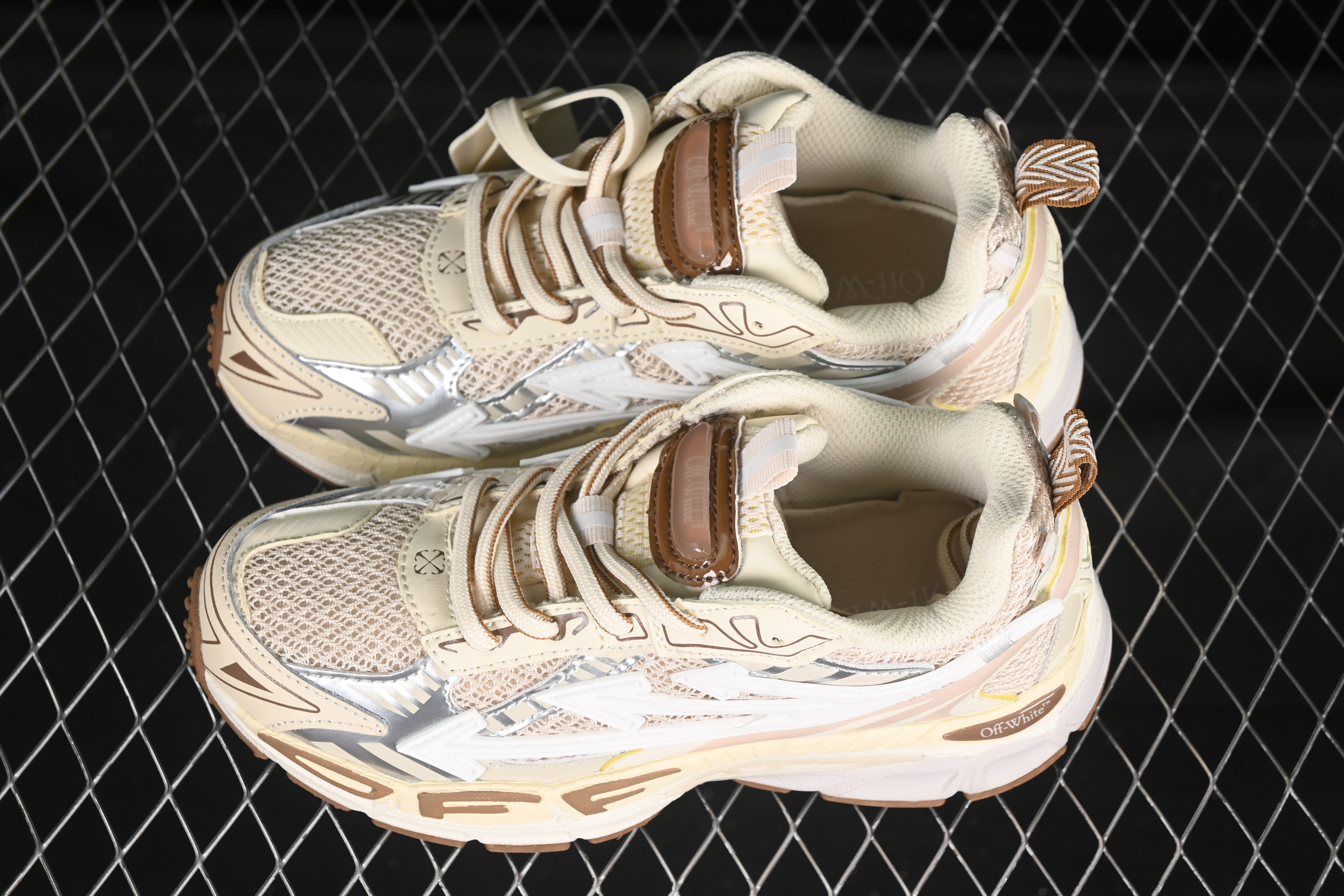 Off-White Be Right Low-Top Lifestyle Sneakers in Beige - C.D4