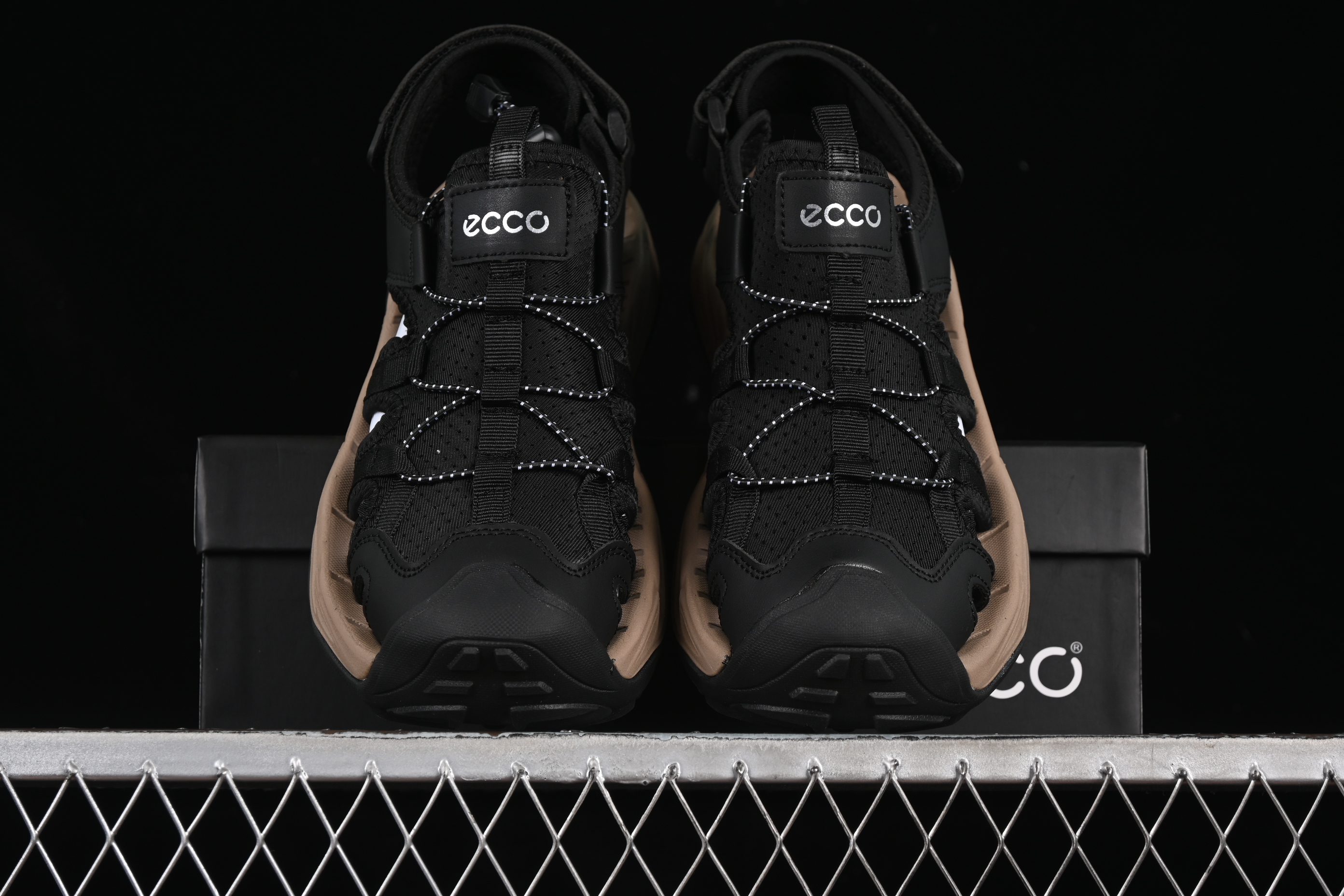 ECCO Off Trail Series Outdoor Sport Toe-Covering Leisure Sandals - 68936801001