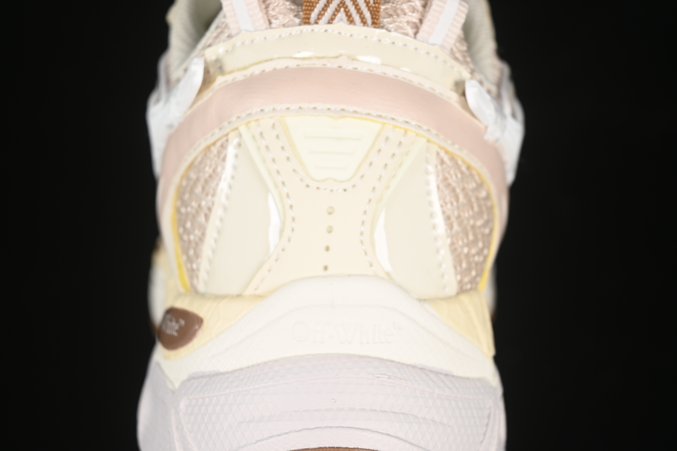 Off-White Be Right Low-Top Lifestyle Sneakers in Beige - C.D4