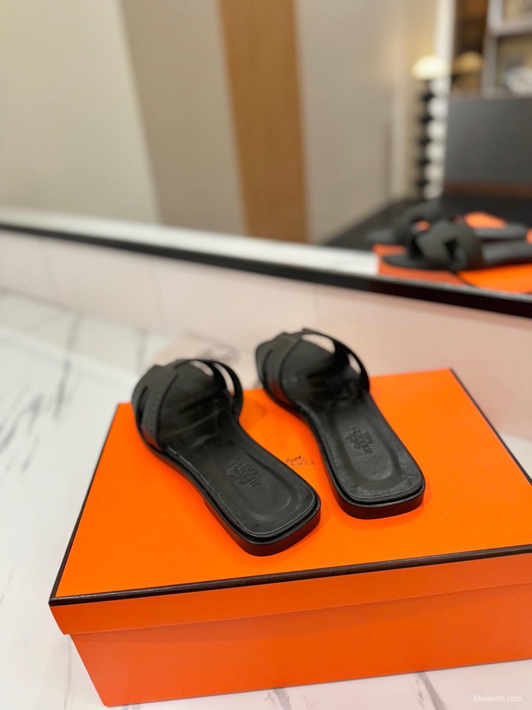 2025 Women Hermès Black Leather Slippers