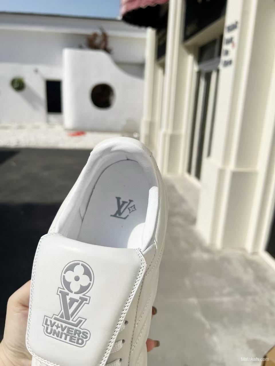 2025 Unisex Louis Vuitton White Leather Sneakers MJ00380