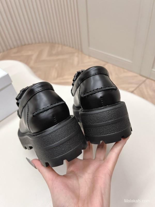 2025 Women Dior Black Leather Loafers KFY00350