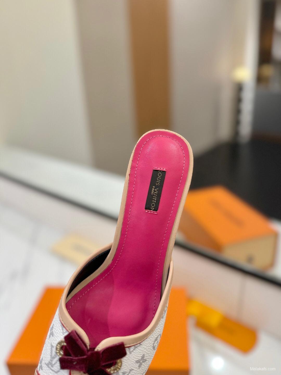 2025 Women Louis Vuitton White Pink Leather Canvas Sandals KFY00310