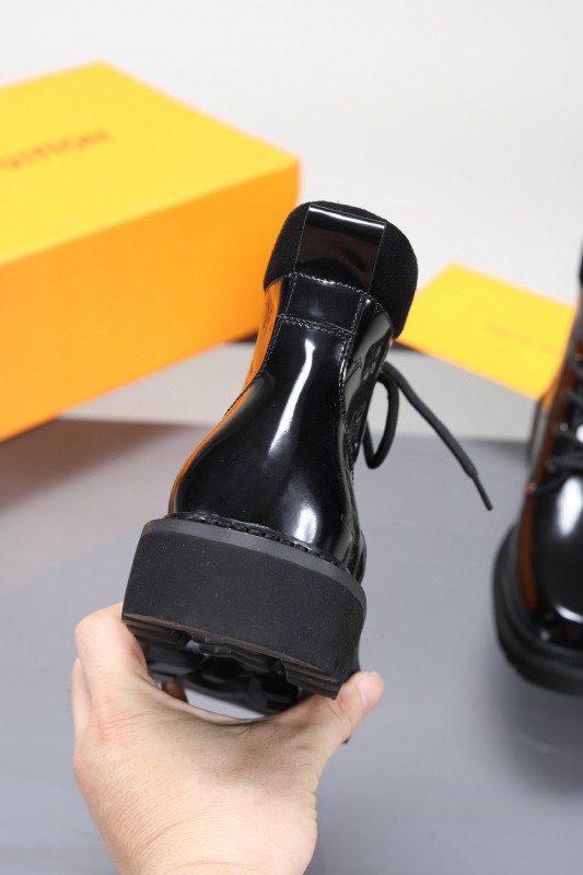 2024 Men Louis Vuitton Black Calfskin Leather Casual High-Top MJ00470