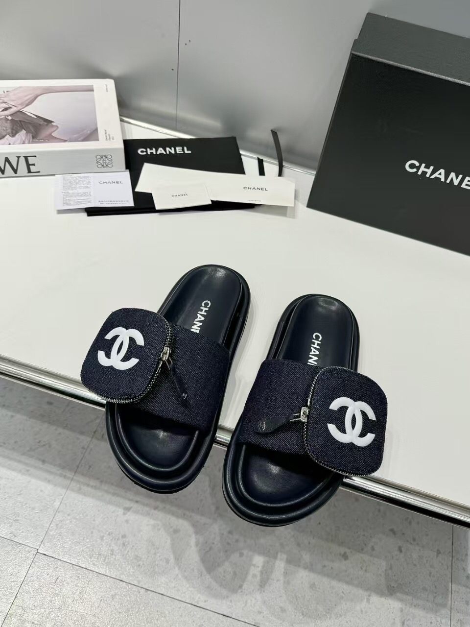 2025 Slippers Chanel Black Fabric Slippers