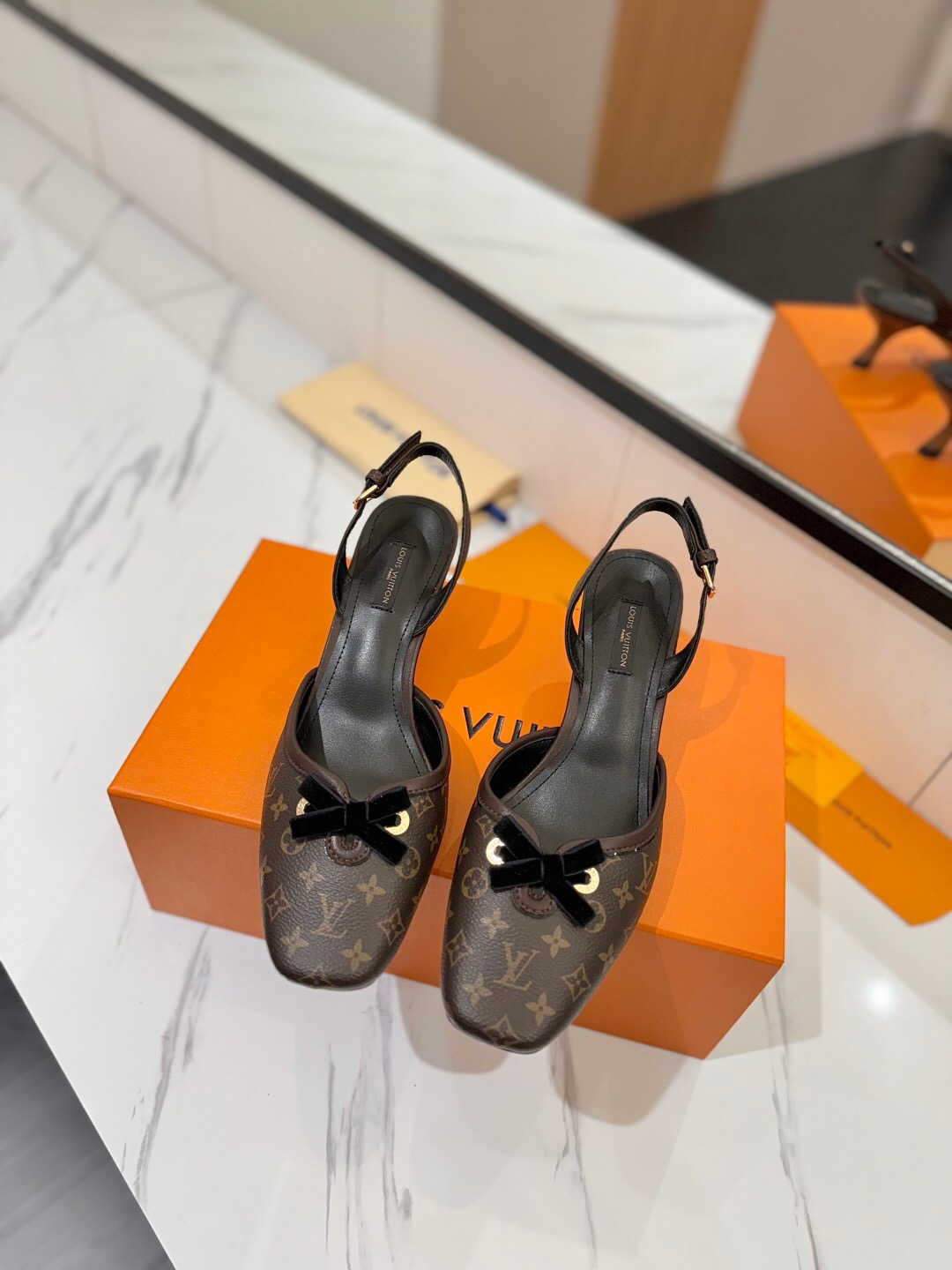 2025 Women Louis Vuitton Brown Monogram Leather Slingback Sandals KFY00310