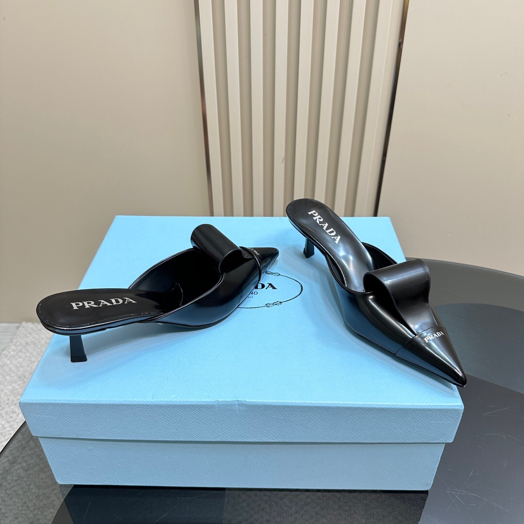 2025 Women Prada Black Leather Mules