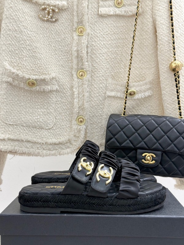 2025 Women Chanel Black Leather Slippers CC Logo KFY00230