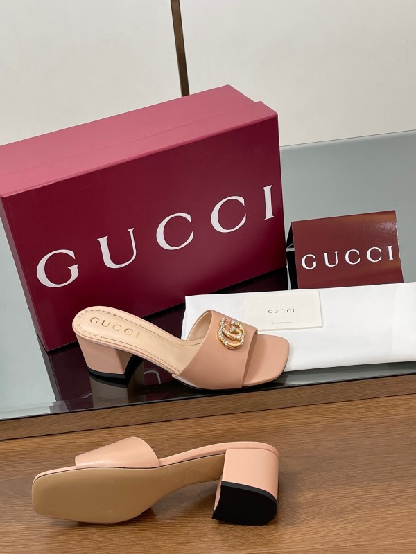 2025 Women Gucci Pink Leather Slippers GG Crystal Buckle LY00280