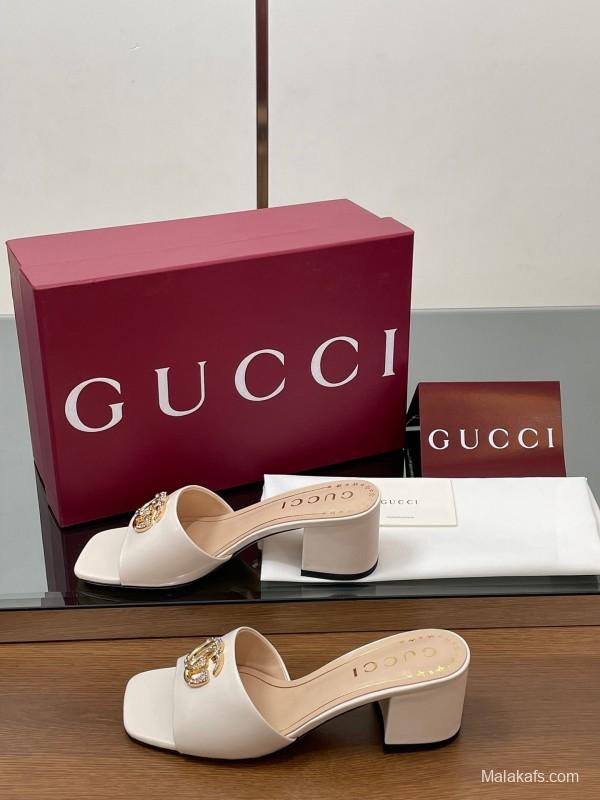 2025 Women Gucci Beige Leather Block Heel Sandals GG Crystal Buckle LY00280