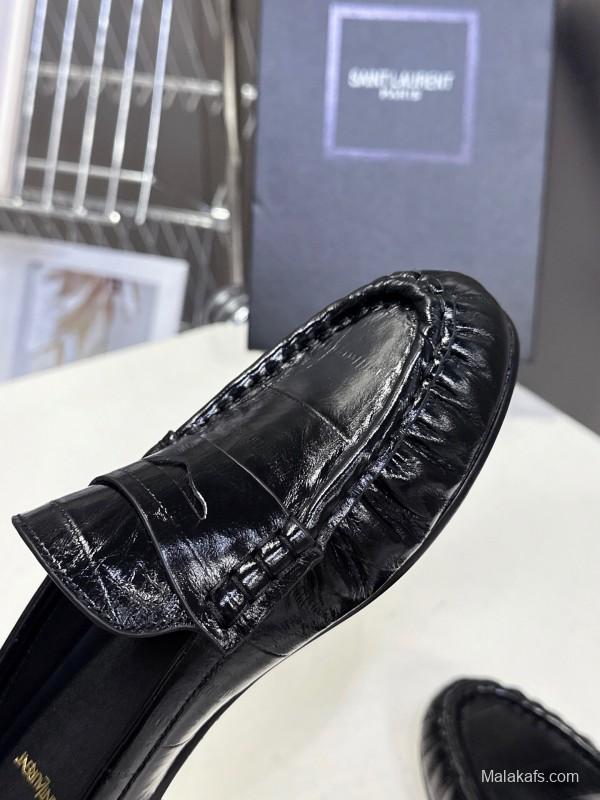 2025 Women Yves Saint Laurent Black Calfskin Loafers KFY00330