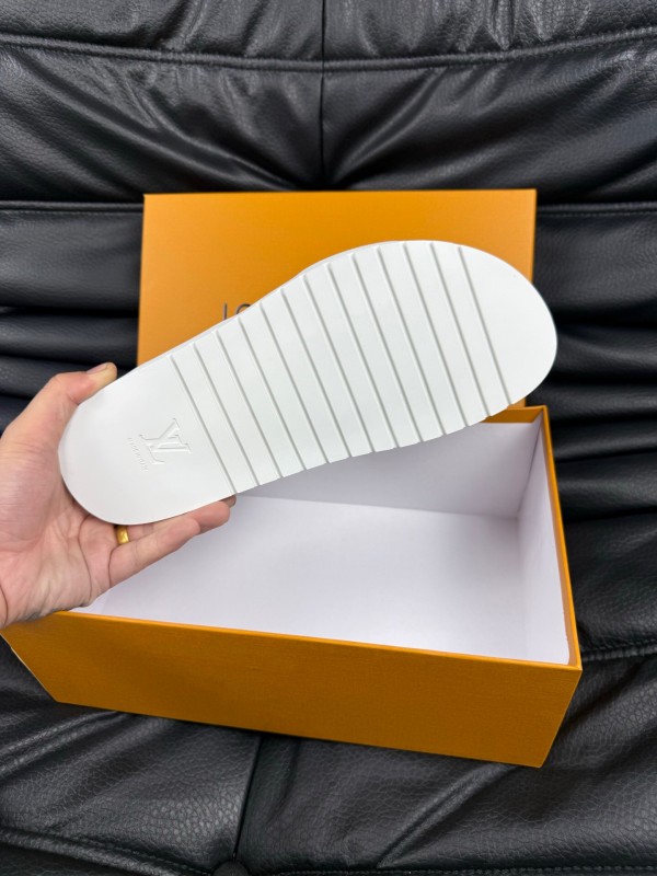 2025 Men Louis Vuitton White Leather Slippers AS00170