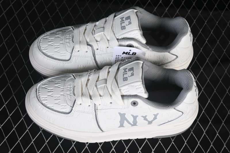 New York Yankees Bigball Chunky Embo Monogram Platform Sneakers - 3ASXE035N50GRS