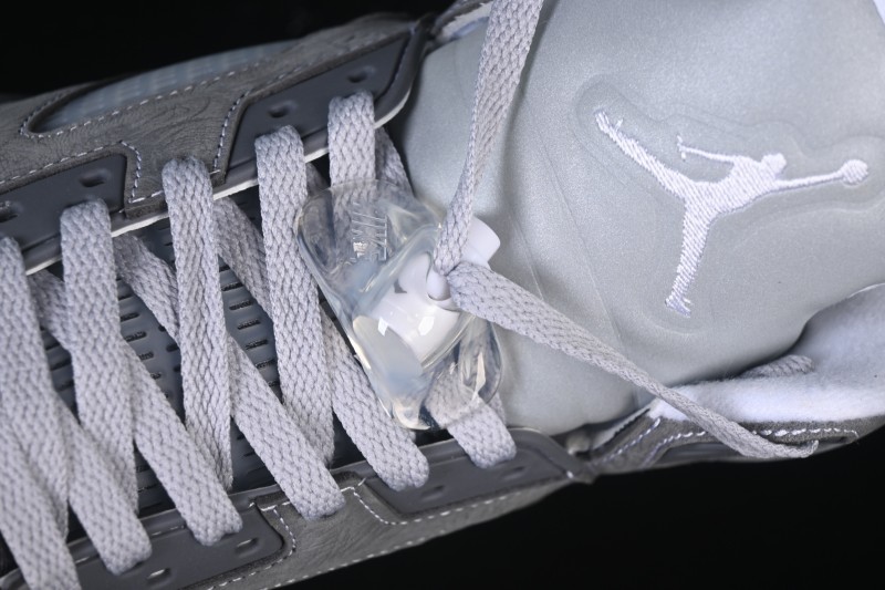 Nike Air Jordan 5 Retro Basketball Shoes with Wolf Grey Design - DD0587-002