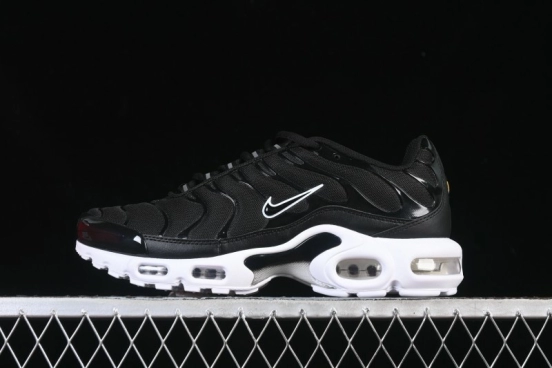 Nike Air Max Plus Retro Running Shoes with Air Cushion Technology - DM2362-001