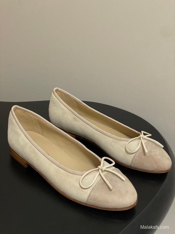 Chanel Ballet Flats with Bow Detail in Suede - KFY00300