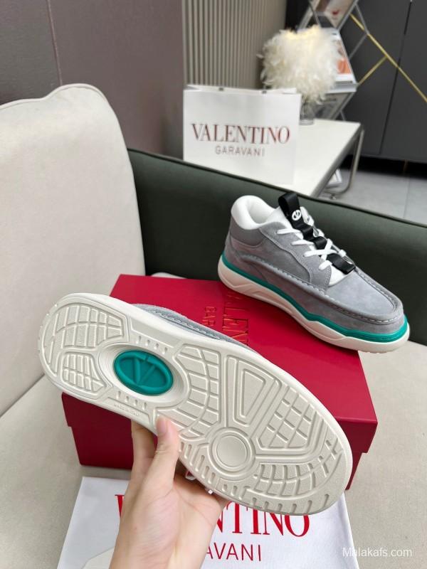 VALENTINO RUNBOOT Mid-Top Athletic Shoes with Urban Casual Design - AS00380