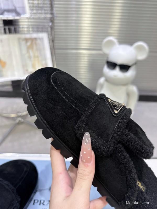 Prada Fall/Winter 2025 New Fur Mule Slippers Triangle Buckle Bread Head Semi-Slippers - KFY00270
