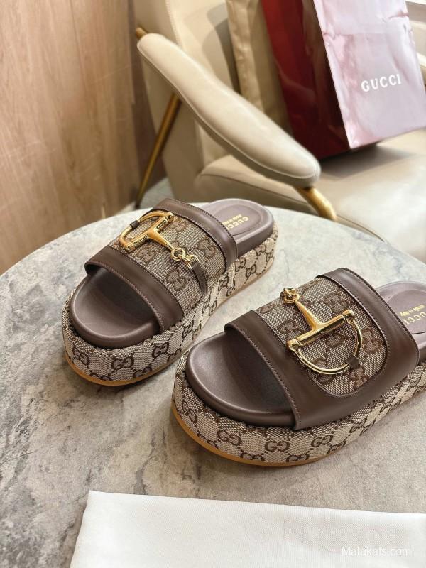 Gucci 2025/SS Women's Sandals with Iconic Horsebit Detail and Gold Hardware - LY00270
