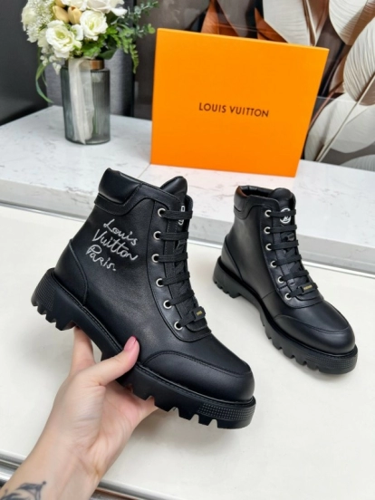 Louis Vuitton Territory Flat Boots with Monogram Embossing and Metal Eyelets - LY00310