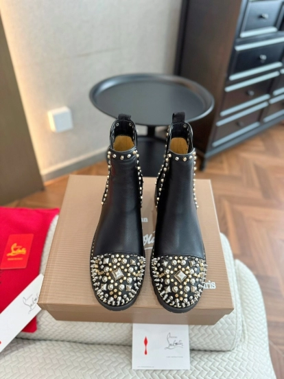 Christian Louboutin Fall/Winter 2025 Classic Ankle Boots with Studded Toe and Dual-Color Sole - LY00350