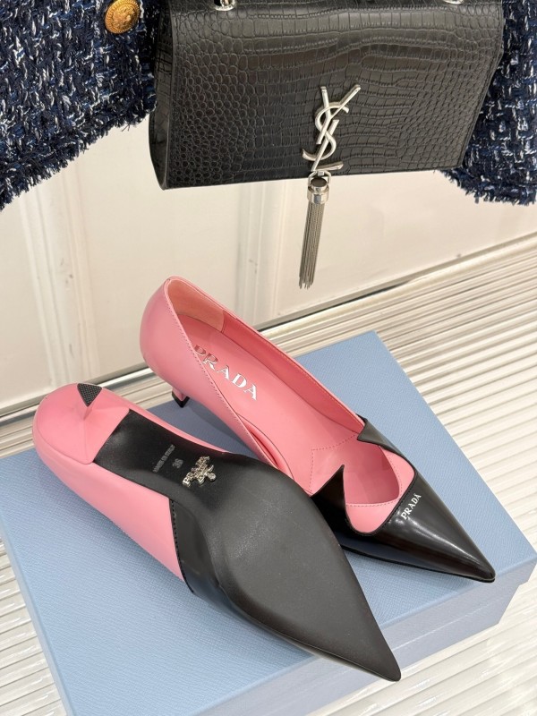 Prada 2025 SS Catwalk Pointed Toe Kitten Heel Single Shoes - KFY00310